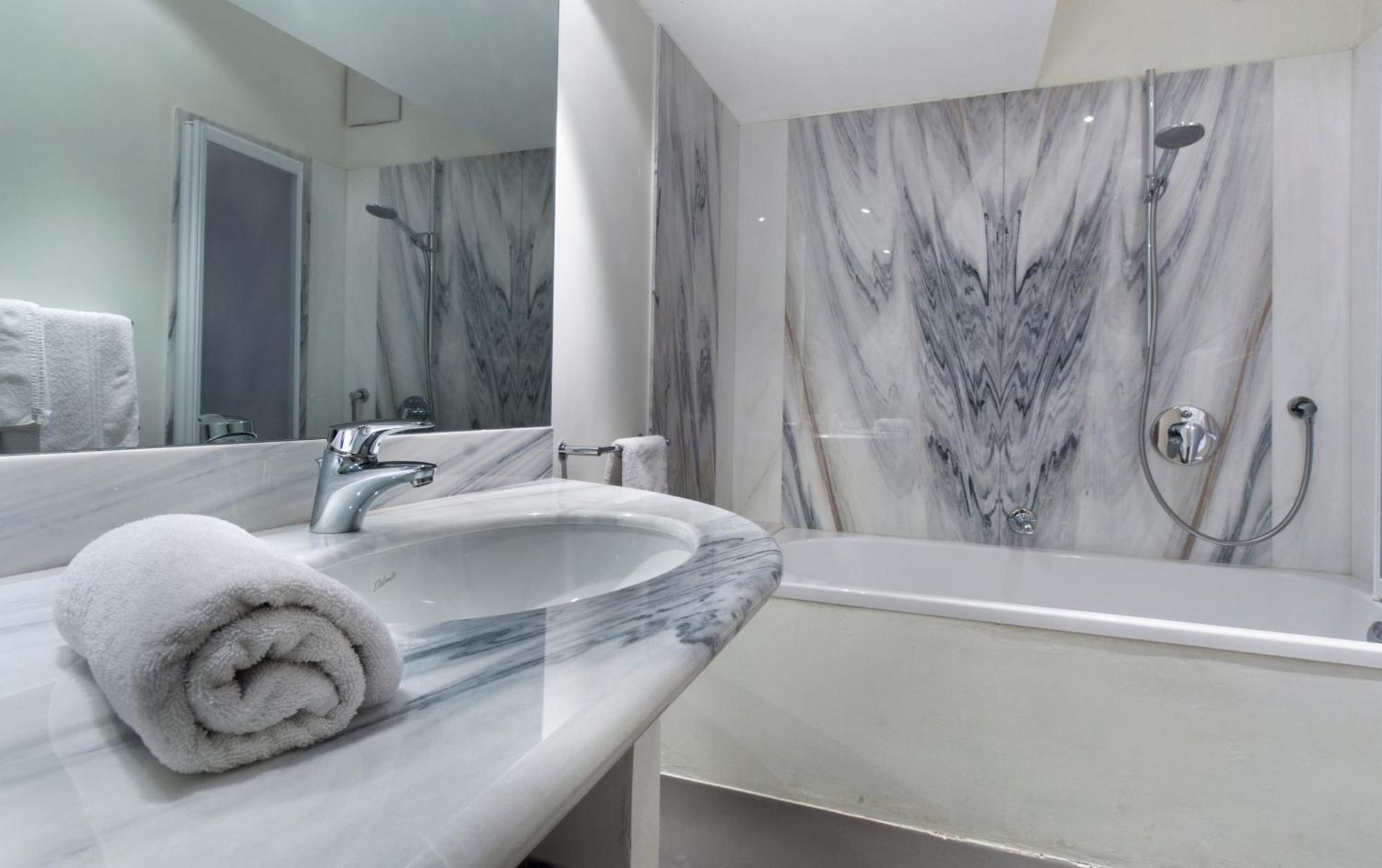 Residence Fink Central Apartments Bolzano Rum bild